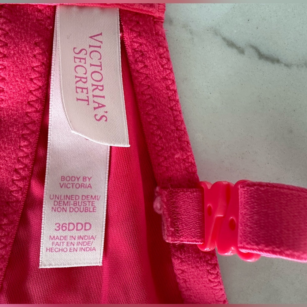 Victoria's Secret Body by Victoria Unlined DemI Lace Convertible Bra - 36DDD - Picture 9 of 11